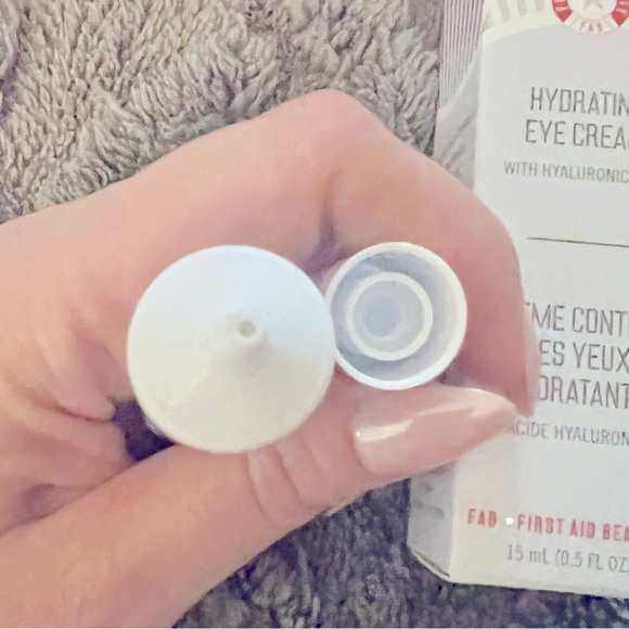 FIRST AID BEAUTY HYDRATING EYE CREAM WITH HYALURONIC ACID BEAMD NEW IN BOX - Picture 3 of 7